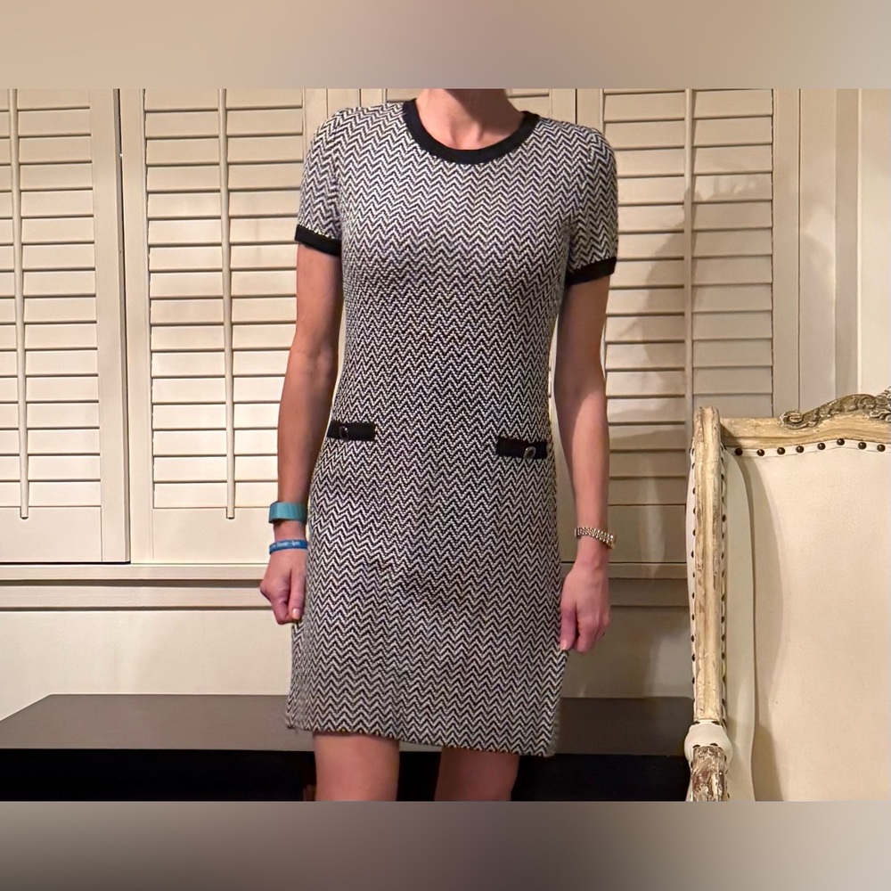 St. John short sleeve stretchy knit dress
